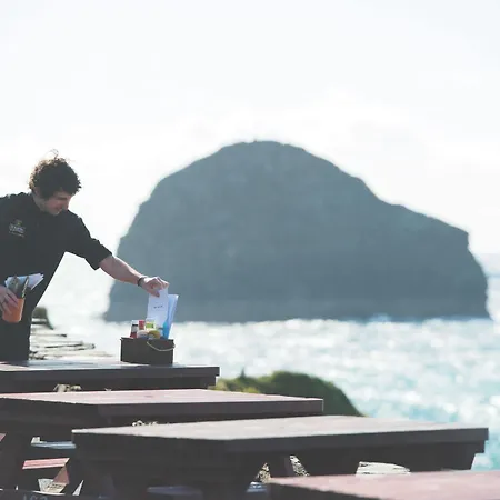 여관 Port William 4*